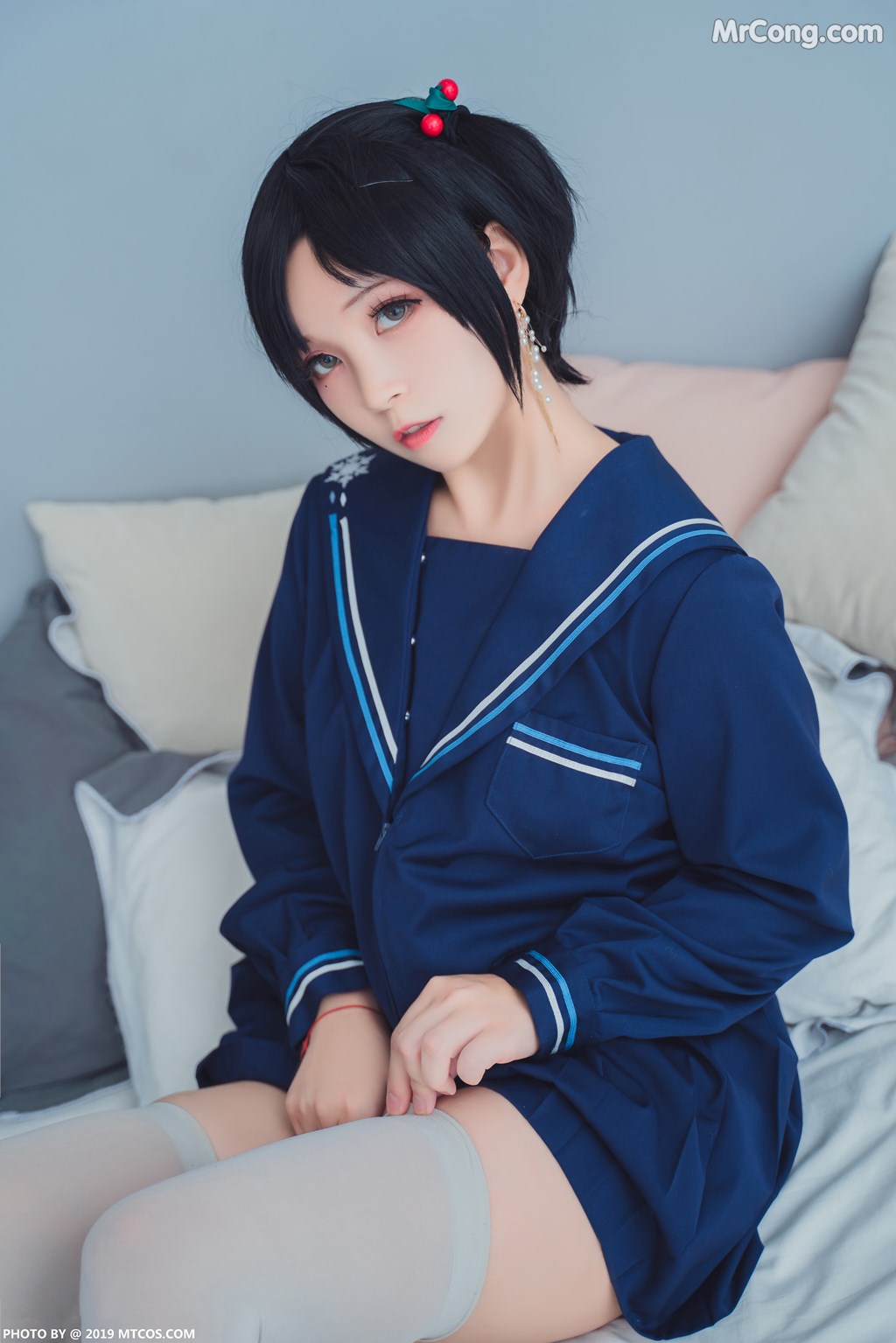 [MTCos] 喵糖映画 Vol.010: 大眼JK妹 (40 images)
