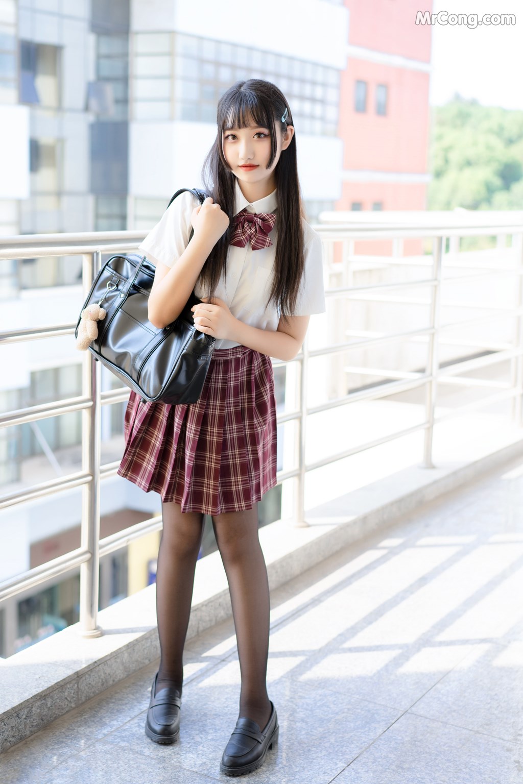 [MTCos] 喵糖映画 Vol.023: 长发JK萌妹 (44 images)