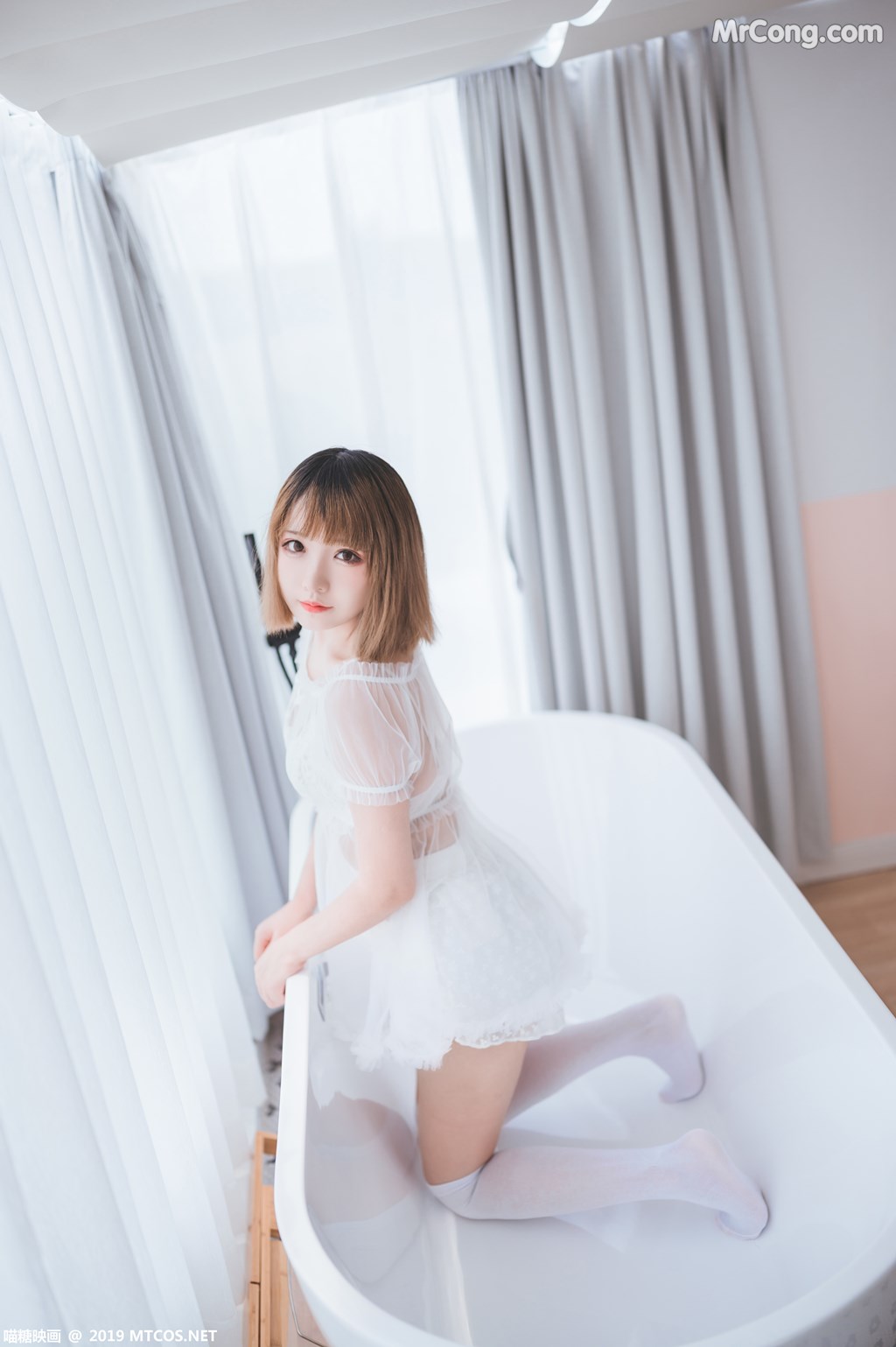 [MTCos] 喵糖映画 Vol.025: 白色の物语 (42 images)