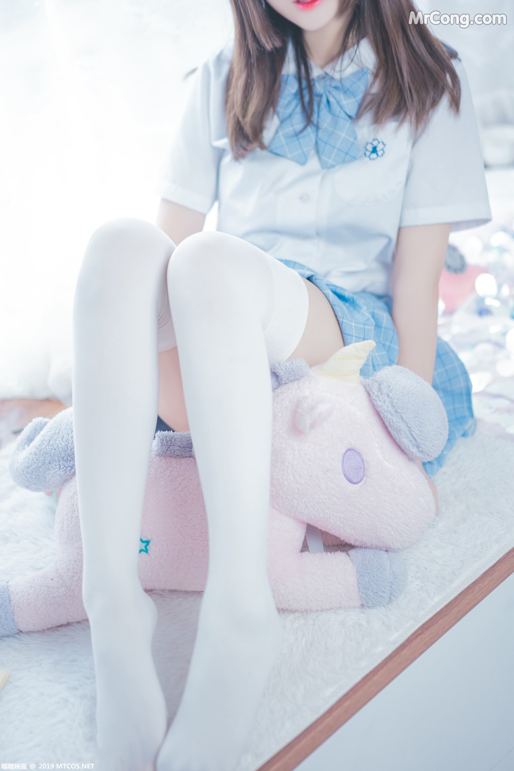 [MTCos] 喵糖映画 Vol.019: 蓝白梦幻少女 (46 images)
