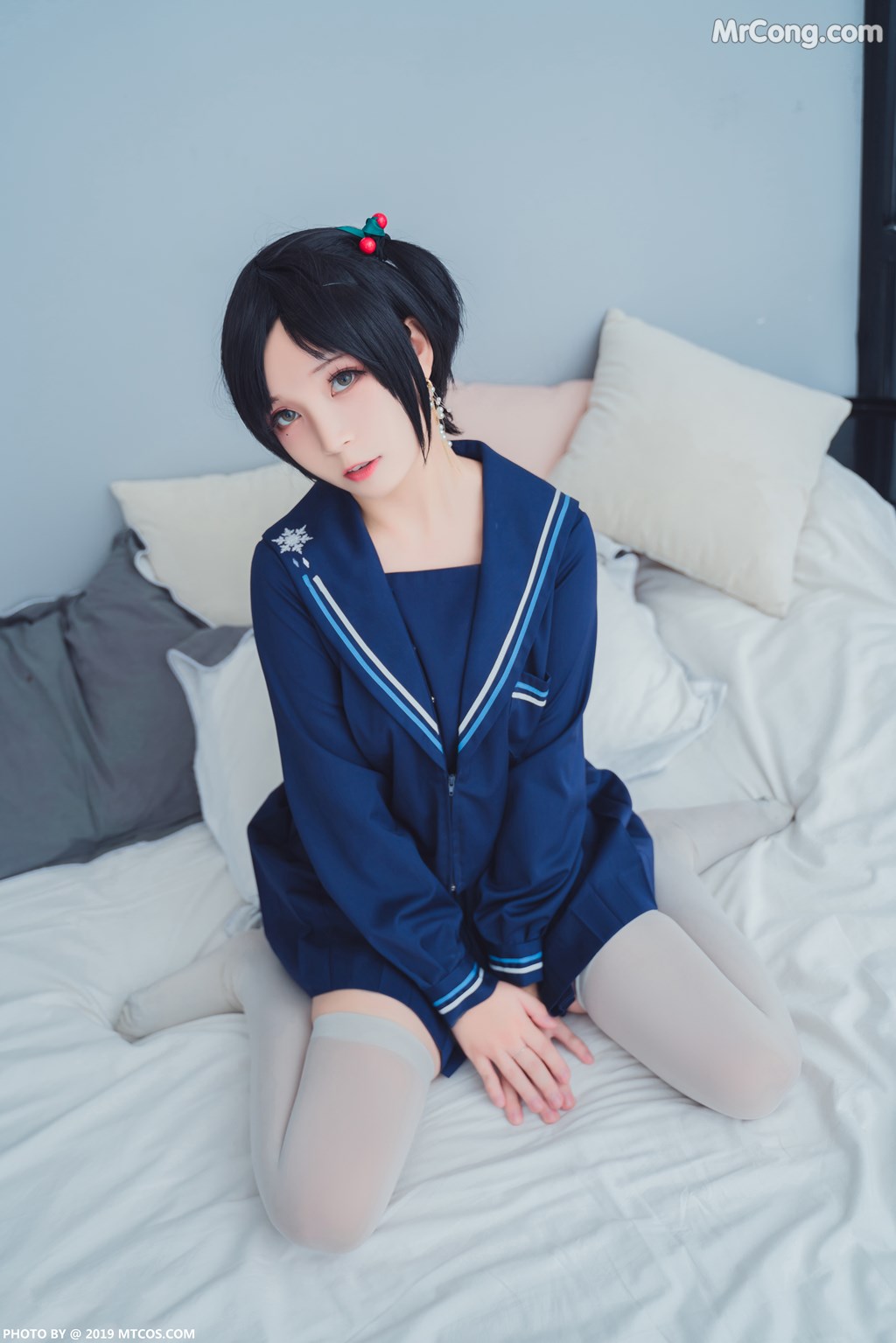 [MTCos] 喵糖映画 Vol.010: 大眼JK妹 (40 images)