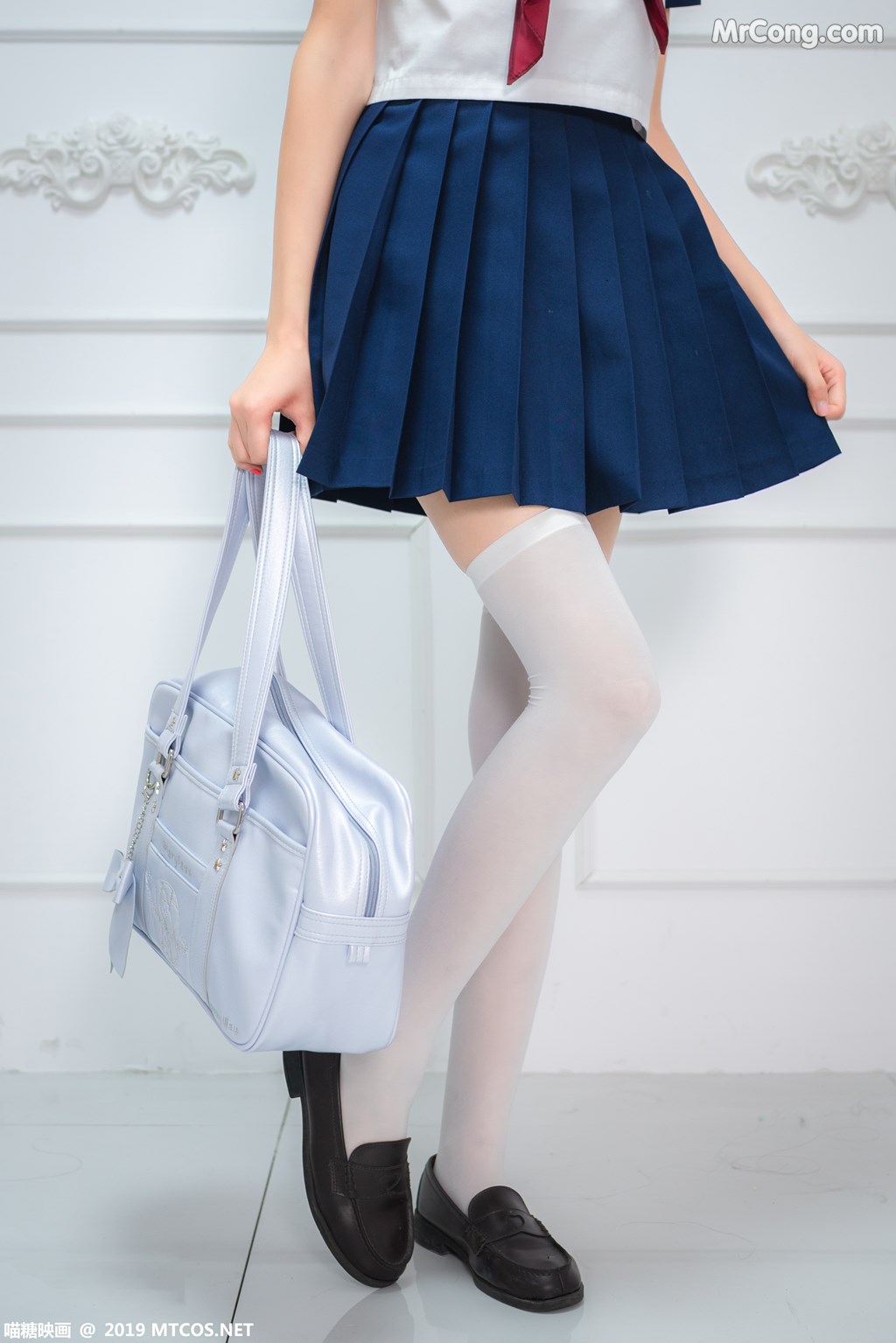 [MTCos] 喵糖映画 Vol.012: 蓝白水手服 (44 images)