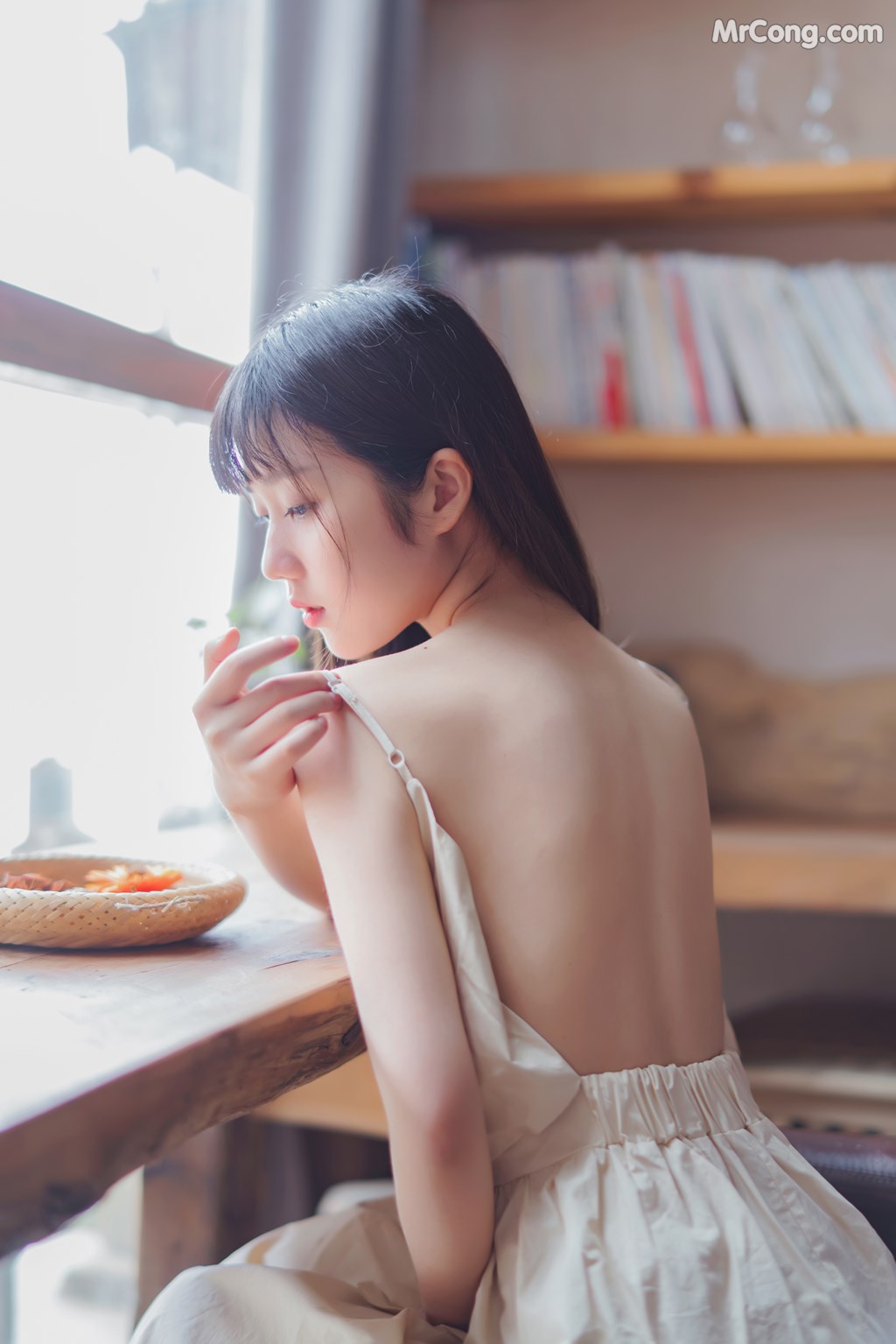 [MTCos] 喵糖映画 Vol.005: 镜酱 青涩的性感 (34 images)