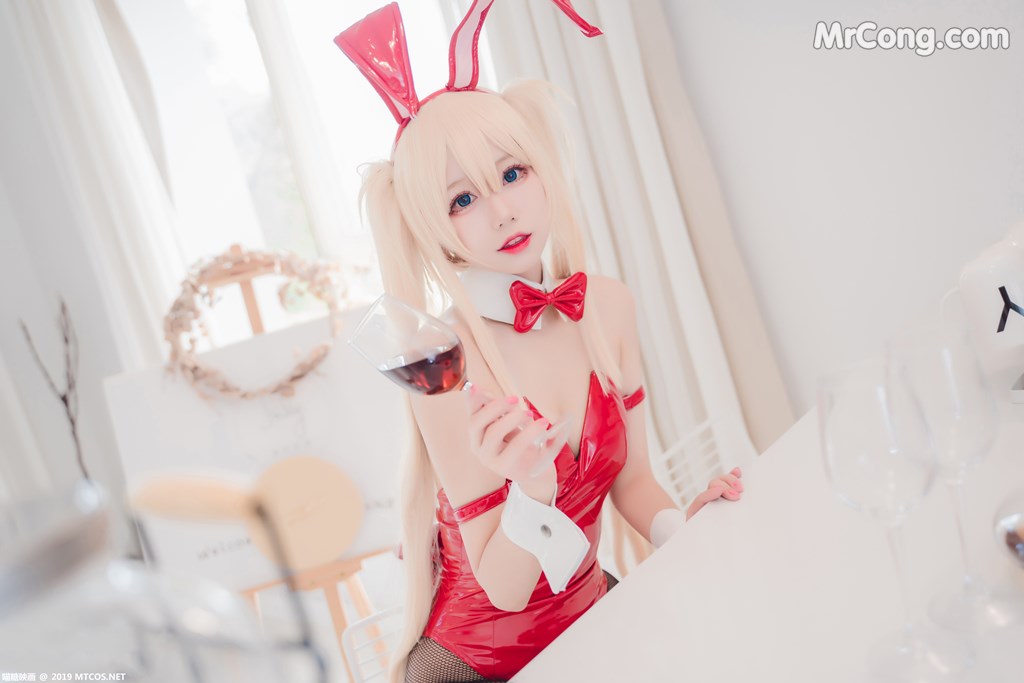 [MTCos] 喵糖映画 Vol.021: 黑网袜红色兔女郎 (40 images)