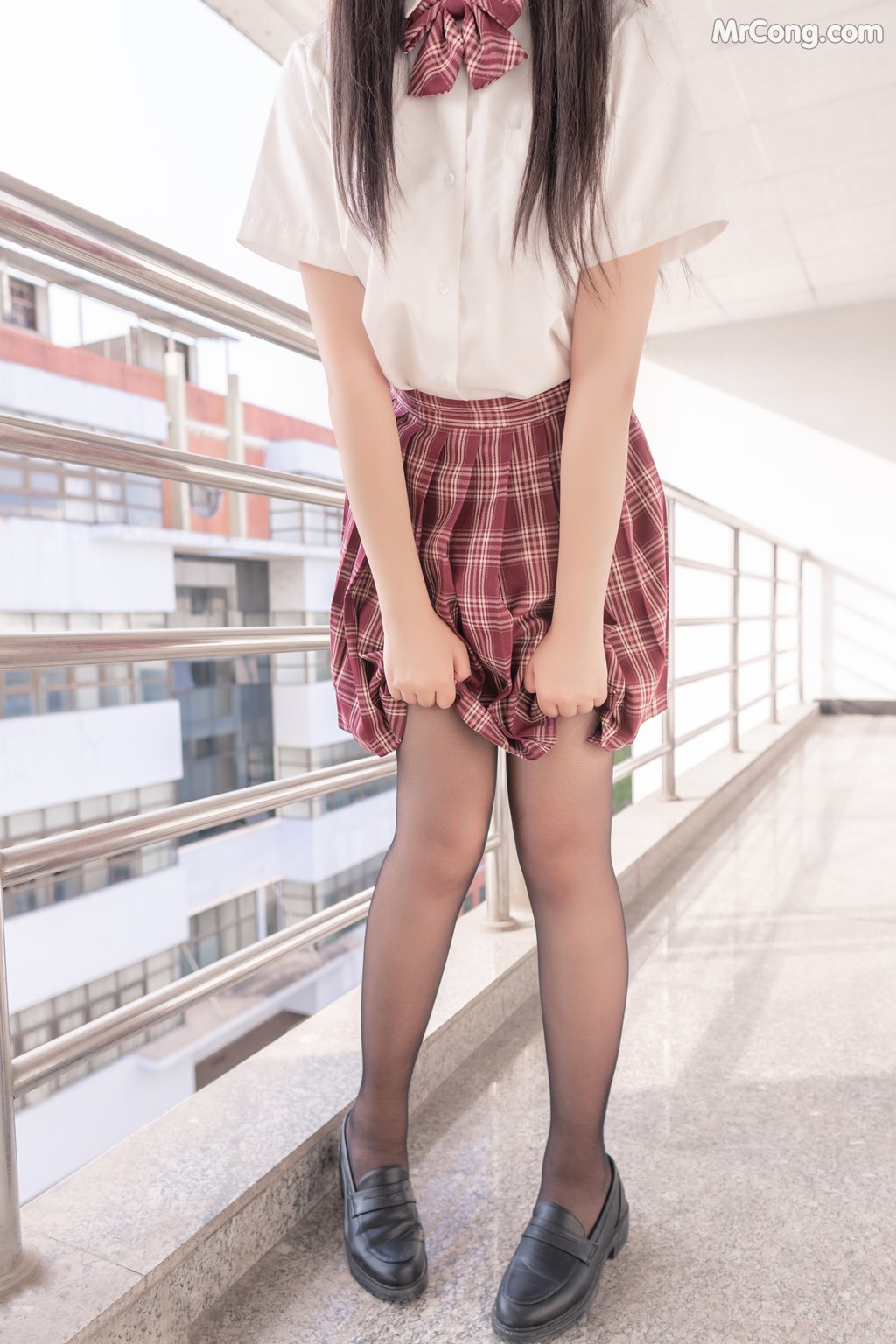 [MTCos] 喵糖映画 Vol.023: 长发JK萌妹 (44 images)