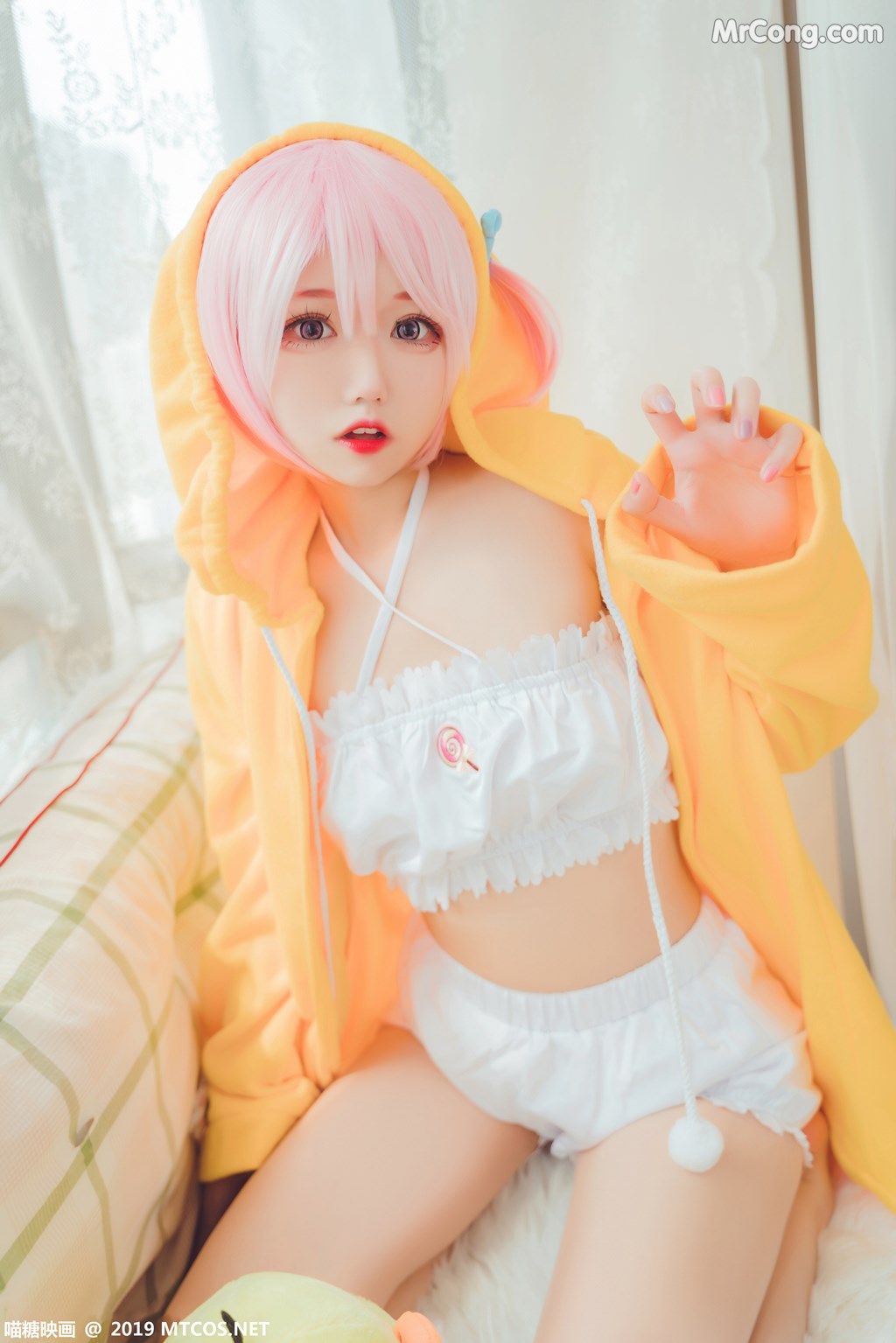[MTCos] 喵糖映画 Vol.032: 猫君君_MaoJun 贪睡天使楙 (40 images)