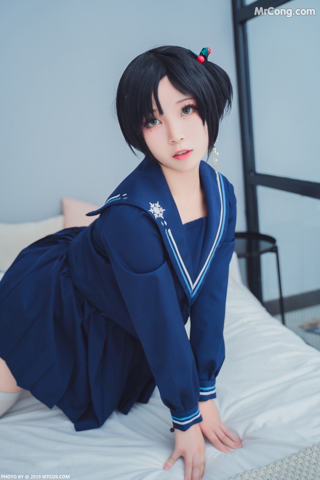 [MTCos] 喵糖映画 Vol.010: 大眼JK妹 (40 images)