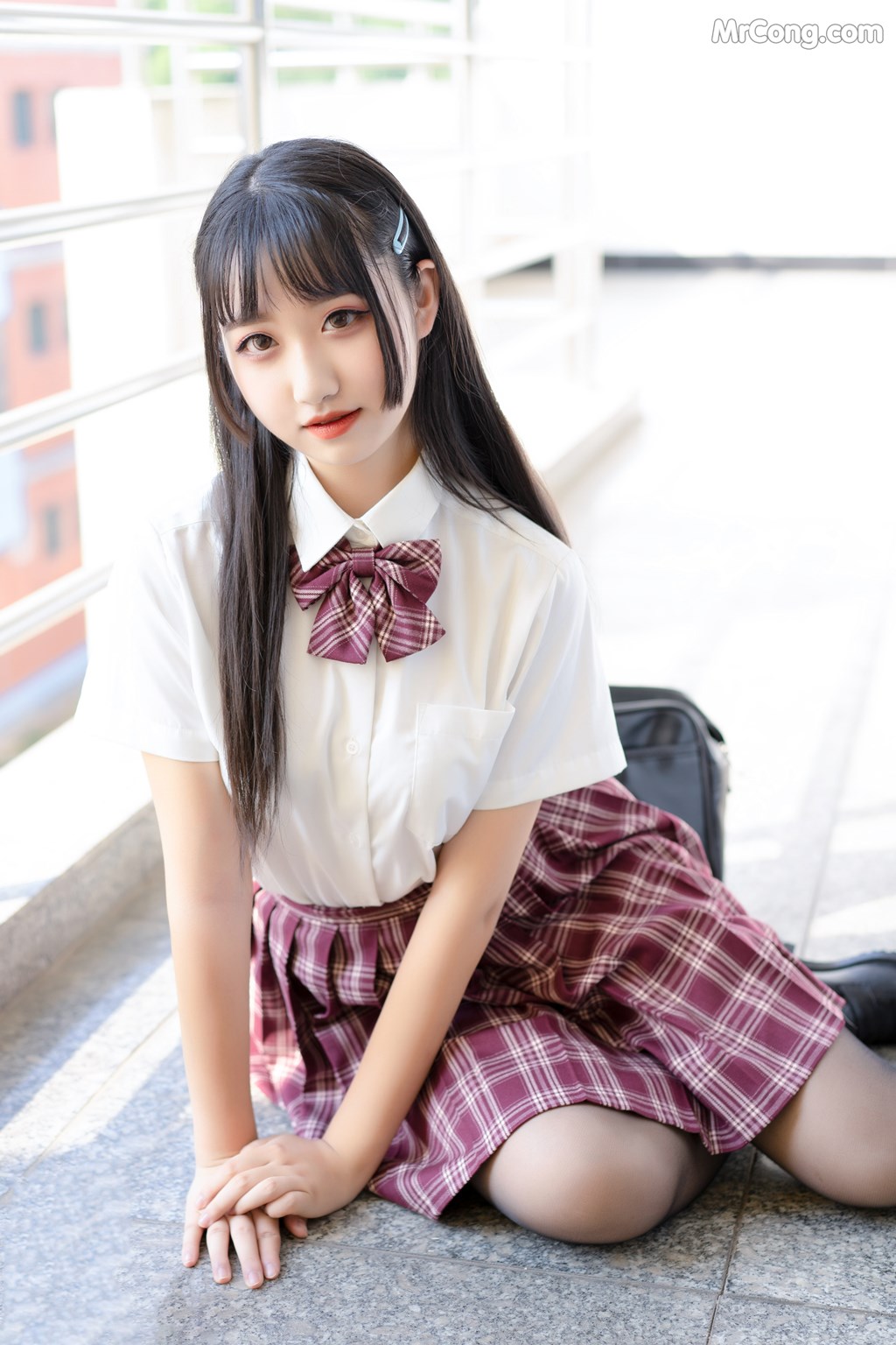 [MTCos] 喵糖映画 Vol.023: 长发JK萌妹 (44 images)