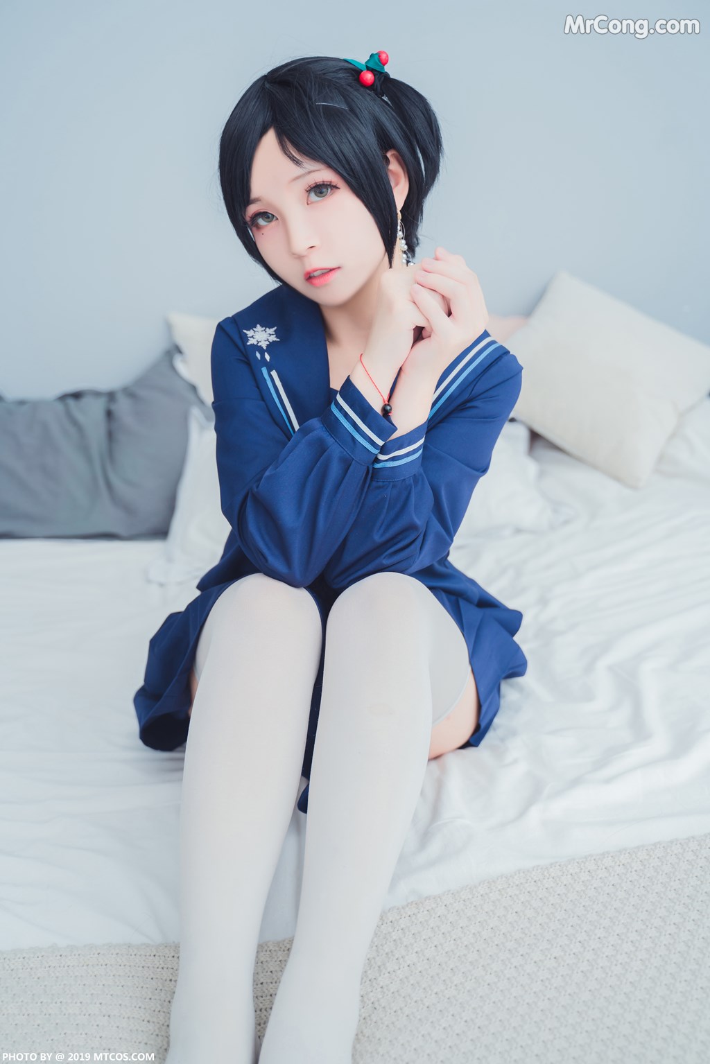 [MTCos] 喵糖映画 Vol.010: 大眼JK妹 (40 images)