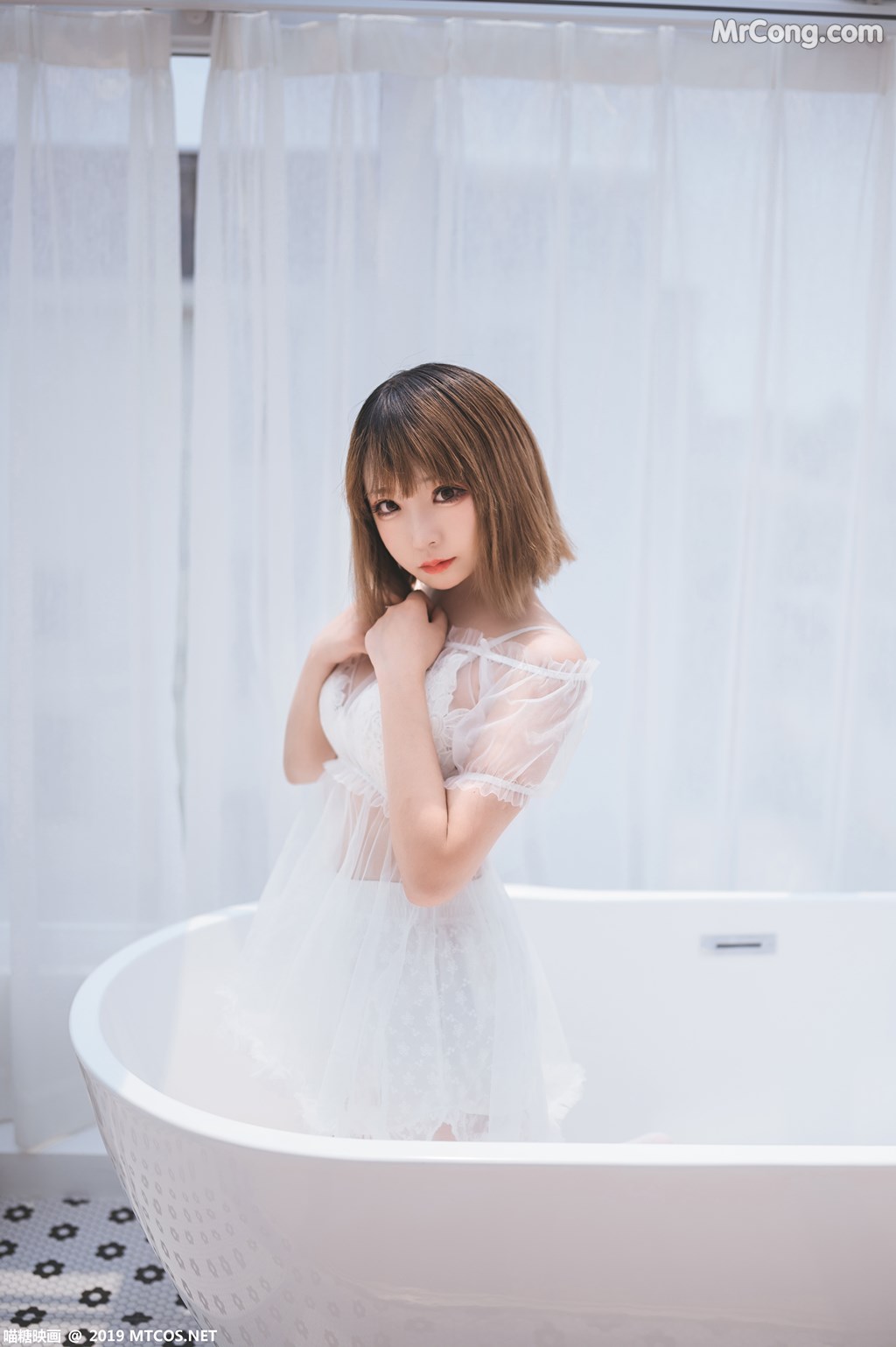[MTCos] 喵糖映画 Vol.025: 白色の物语 (42 images)