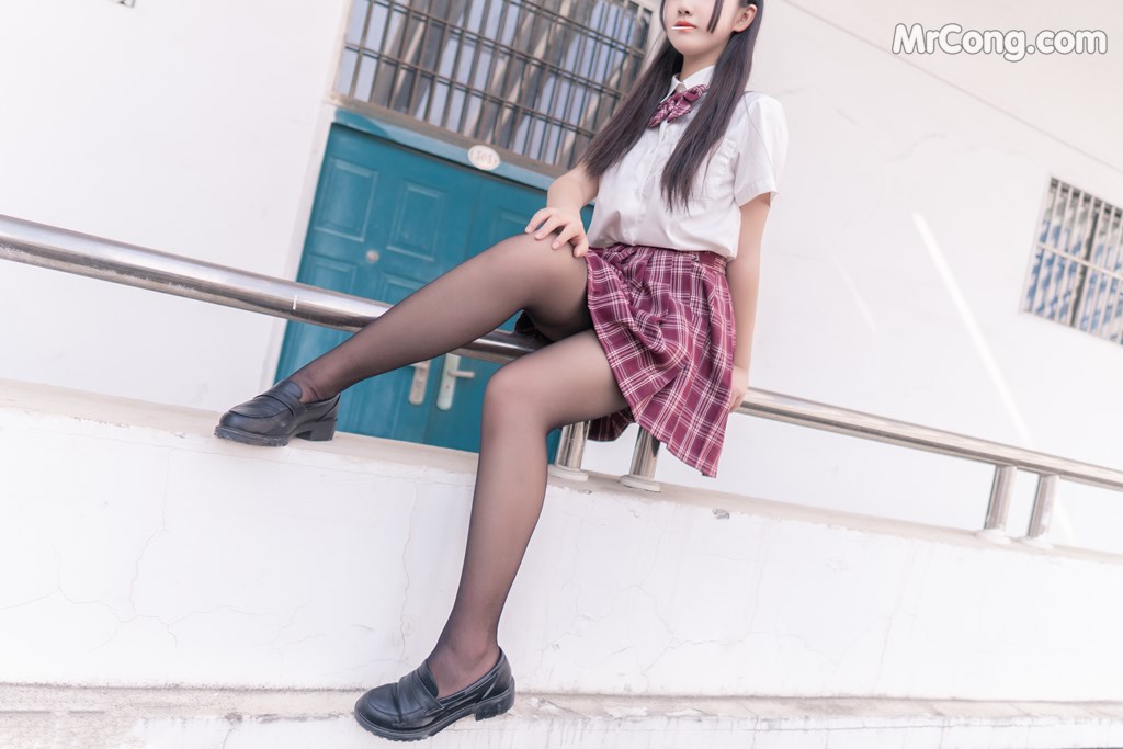 [MTCos] 喵糖映画 Vol.023: 长发JK萌妹 (44 images)