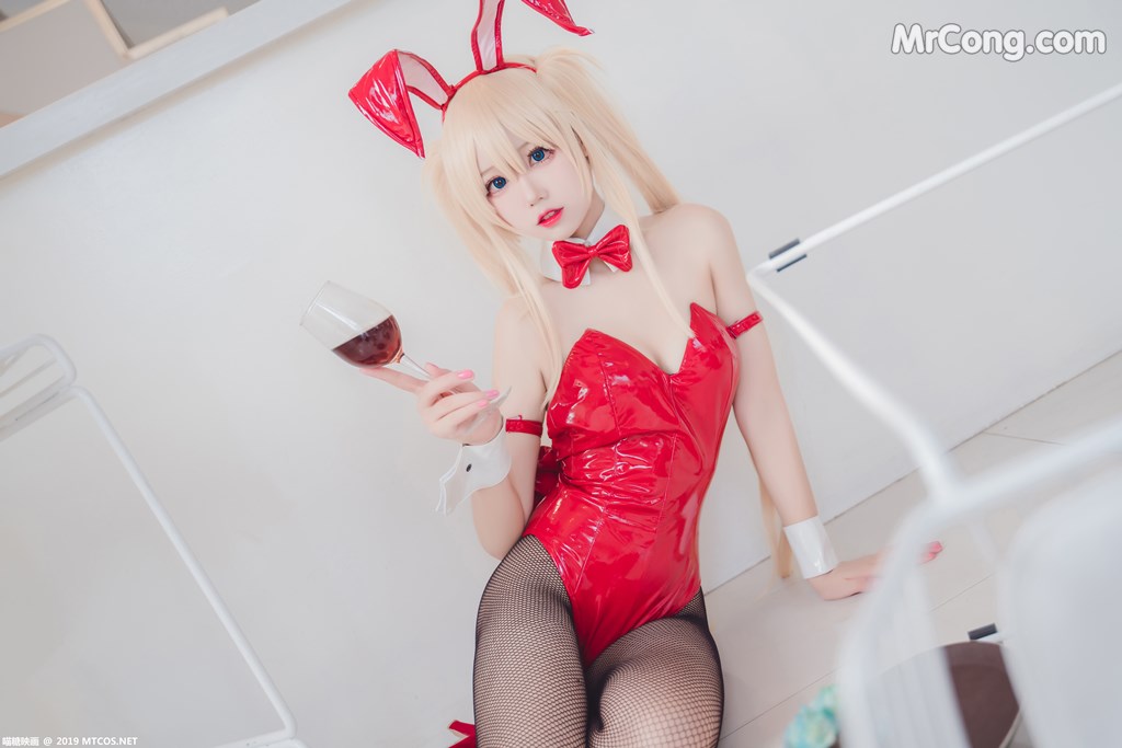 [MTCos] 喵糖映画 Vol.021: 黑网袜红色兔女郎 (40 images)