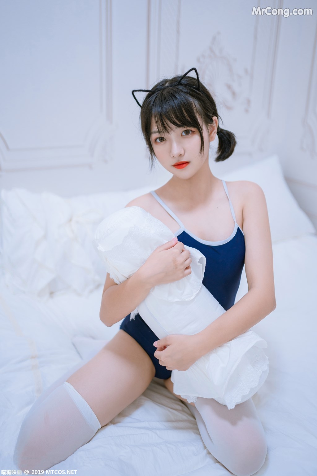 [MTCos] 喵糖映画 Vol.040: 猫君君_MaoJun 猫耳朵 (39 images)