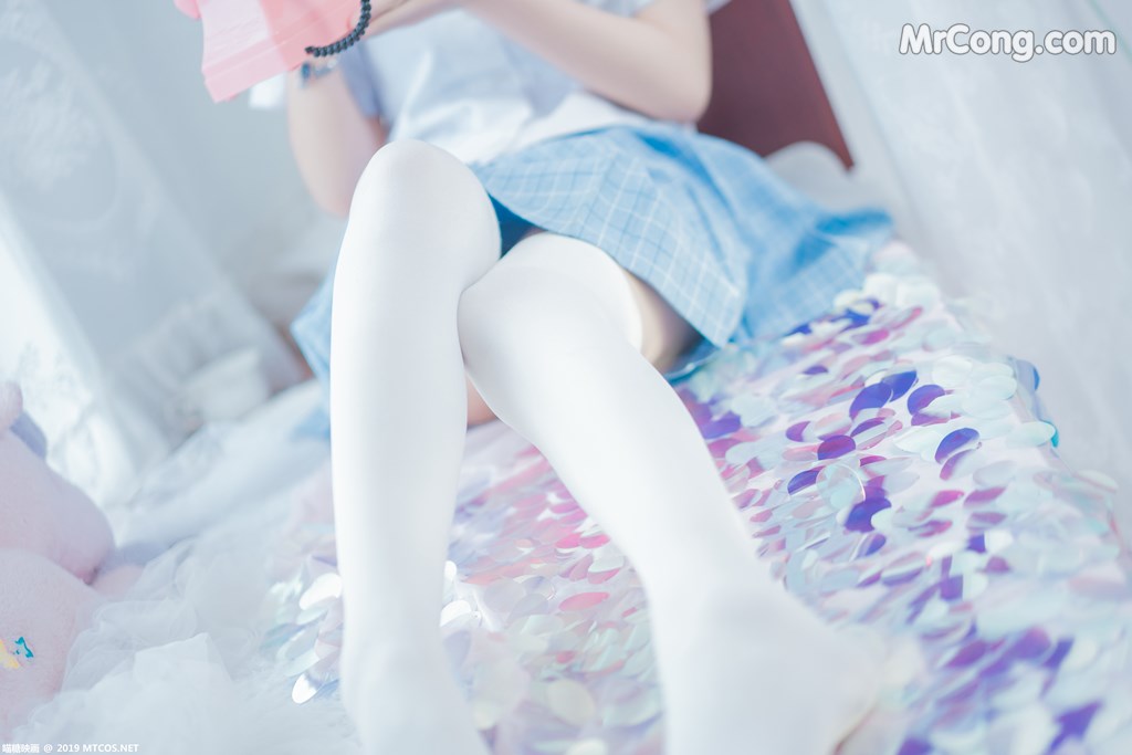 [MTCos] 喵糖映画 Vol.019: 蓝白梦幻少女 (46 images)