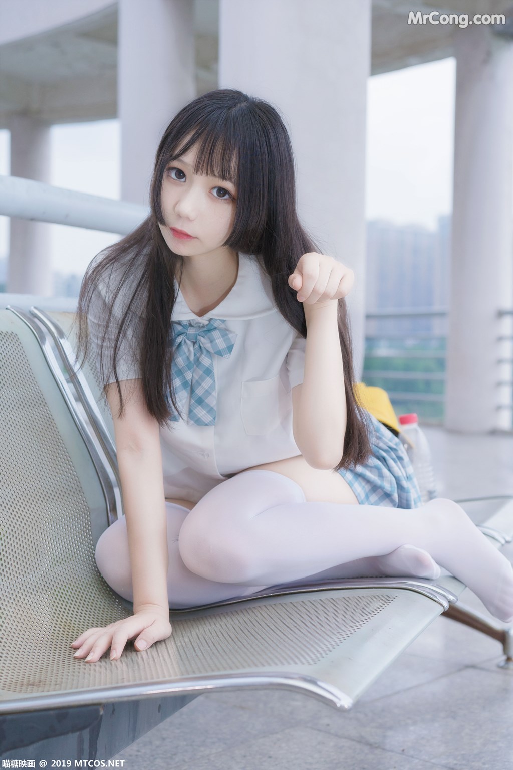 [MTCos] 喵糖映画 Vol.015: 半度度度喵 白丝格子裙 (43 images)