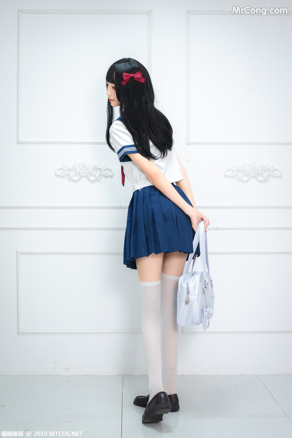 [MTCos] 喵糖映画 Vol.012: 蓝白水手服 (44 images)