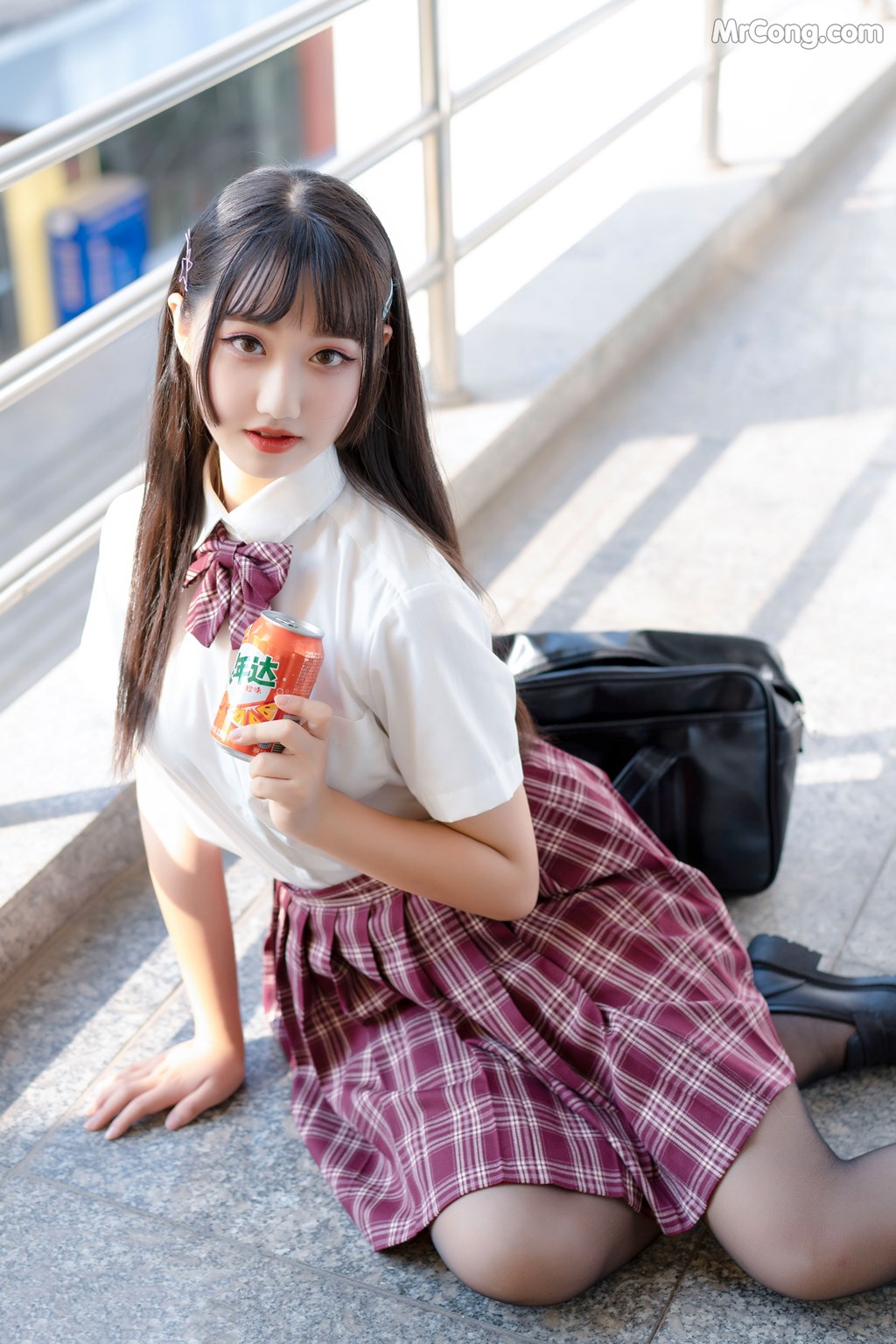 [MTCos] 喵糖映画 Vol.023: 长发JK萌妹 (44 images)