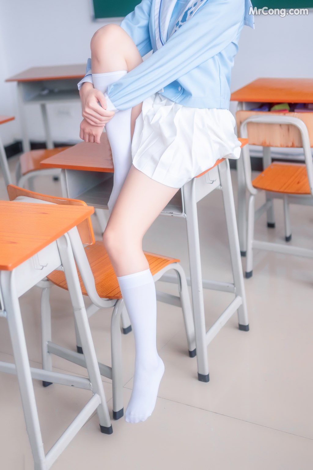 [MTCos] 喵糖映画 Vol.009: 小黄鸭与白丝 (43 images)