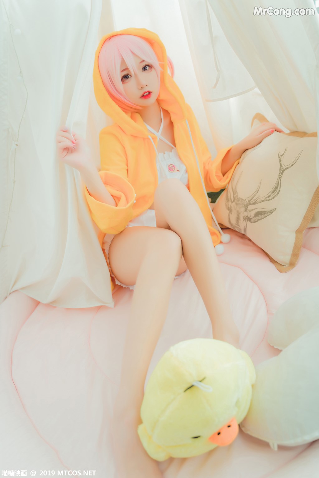 [MTCos] 喵糖映画 Vol.032: 猫君君_MaoJun 贪睡天使楙 (40 images)