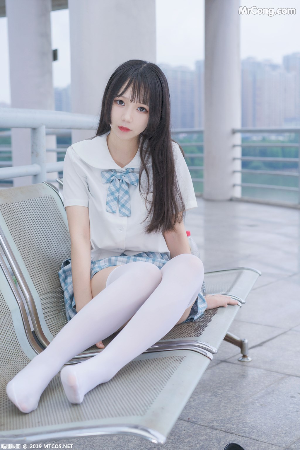 [MTCos] 喵糖映画 Vol.015: 半度度度喵 白丝格子裙 (43 images)