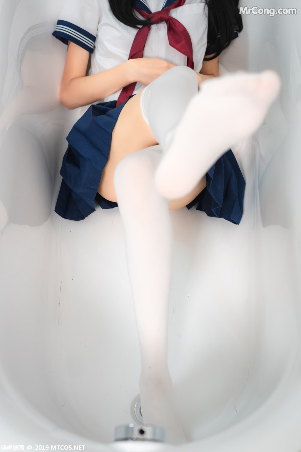 [MTCos] 喵糖映画 Vol.012: 蓝白水手服 (44 images)