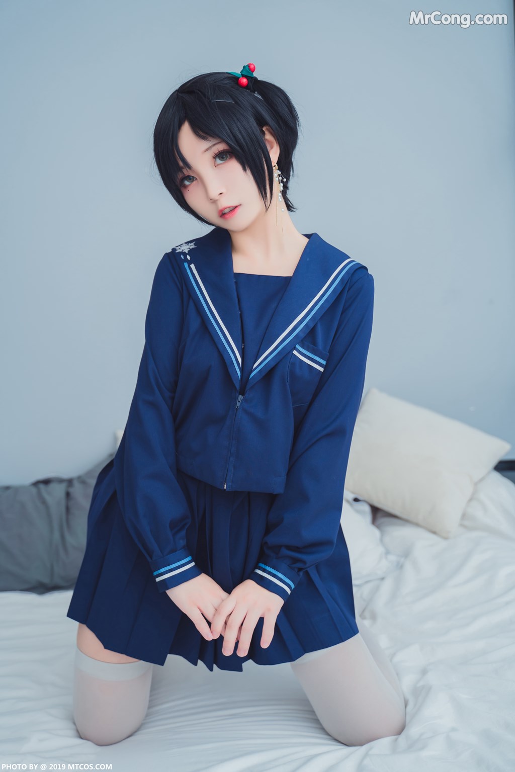 [MTCos] 喵糖映画 Vol.010: 大眼JK妹 (40 images)