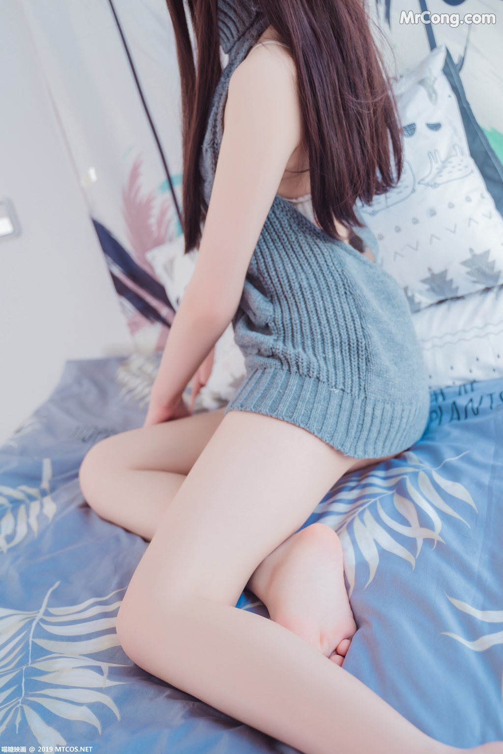 [MTCos] 喵糖映画 Vol.030: 露背毛衣 (39 images)