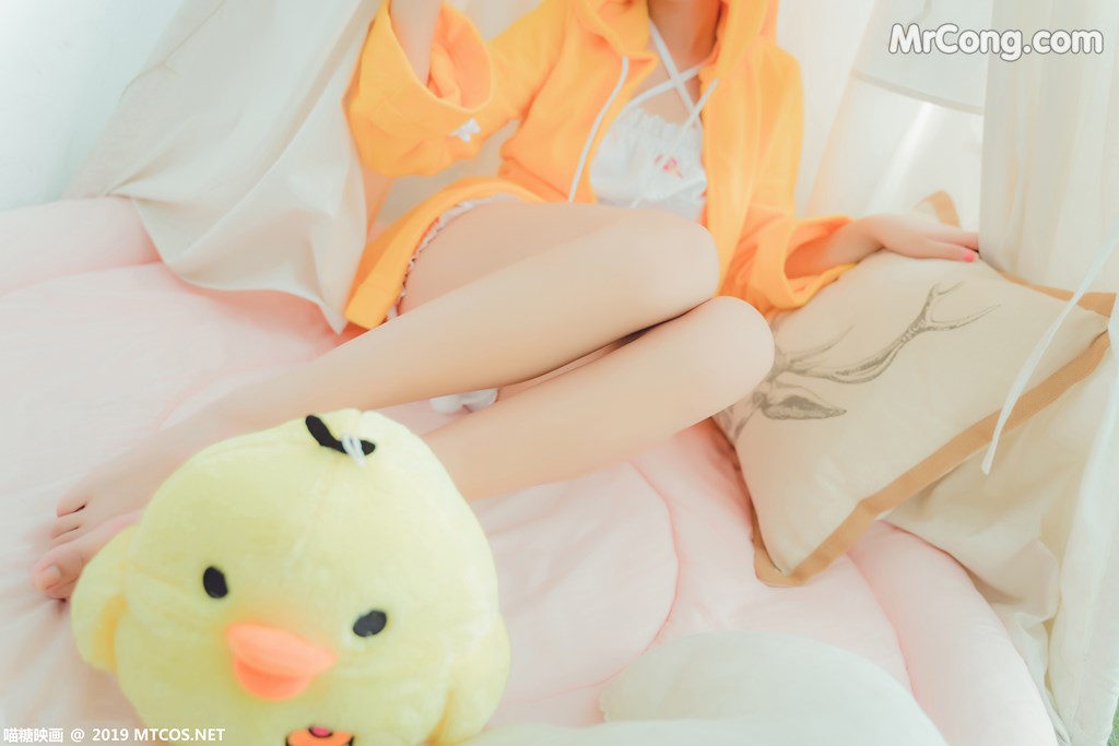 [MTCos] 喵糖映画 Vol.032: 猫君君_MaoJun 贪睡天使楙 (40 images)