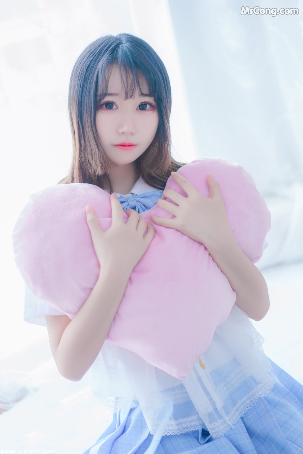 [MTCos] 喵糖映画 Vol.019: 蓝白梦幻少女 (46 images)