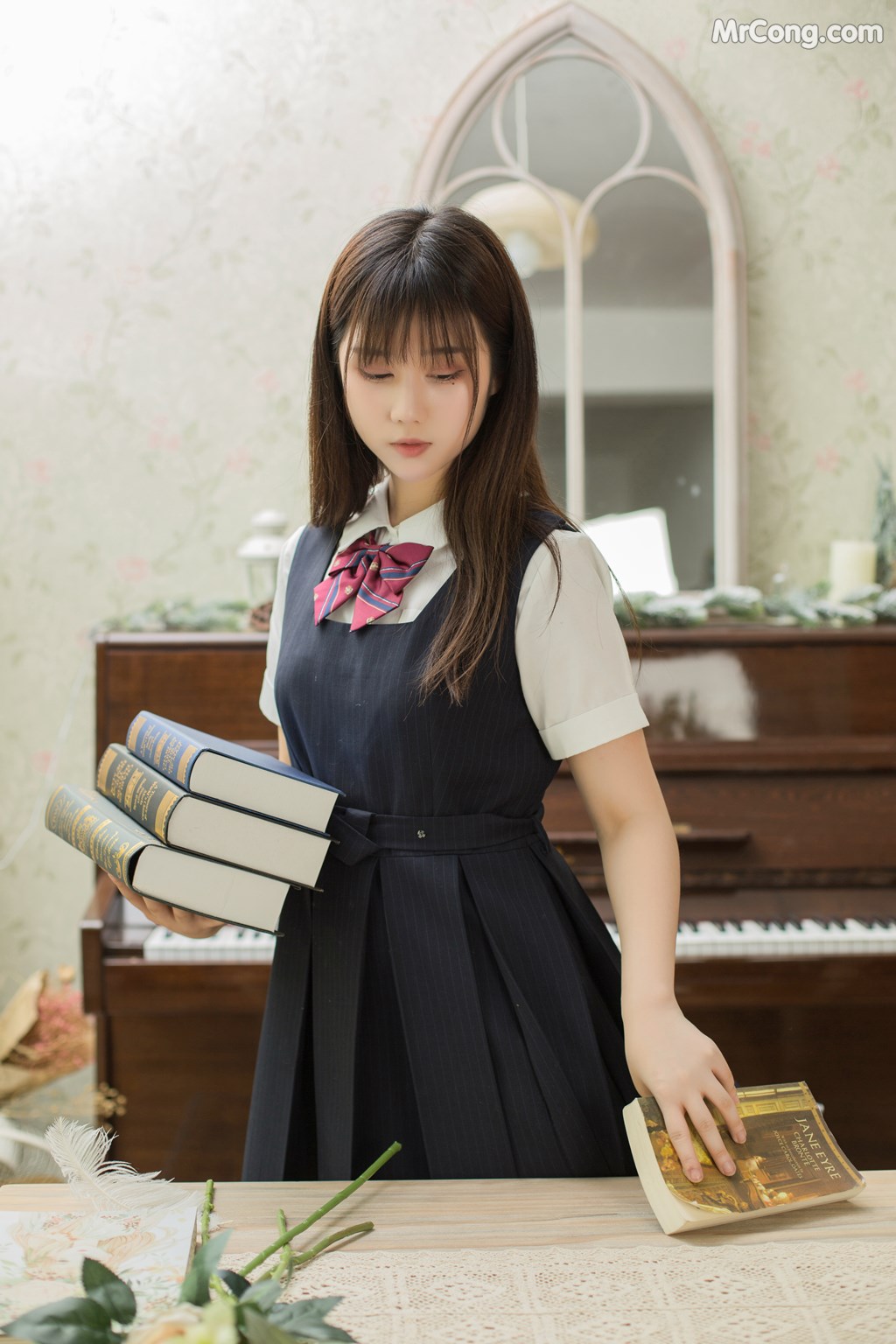 [MTCos] 喵糖映画 Vol.004: 镜酱 文静学妹 (40 images)