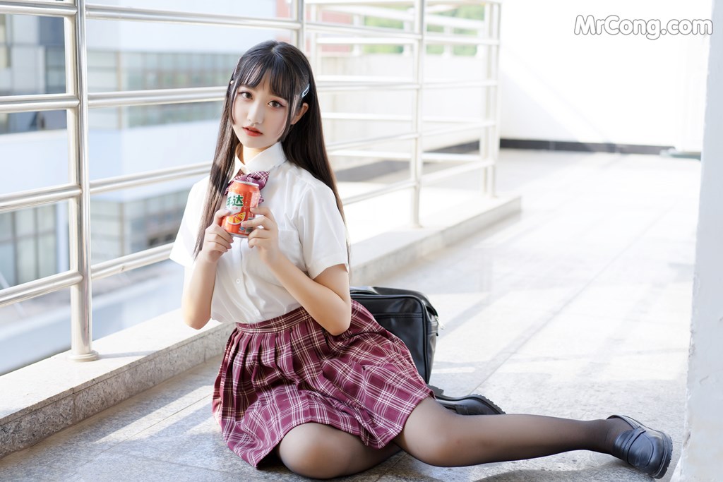 [MTCos] 喵糖映画 Vol.023: 长发JK萌妹 (44 images)