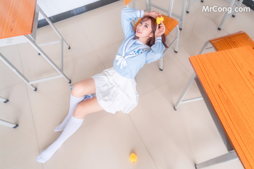[MTCos] 喵糖映画 Vol.009: 小黄鸭与白丝 (43 images)