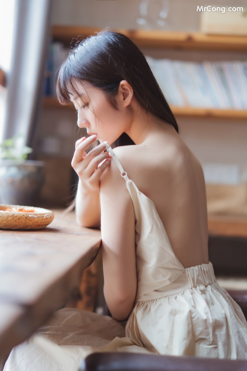 [MTCos] 喵糖映画 Vol.005: 镜酱 青涩的性感 (34 images)