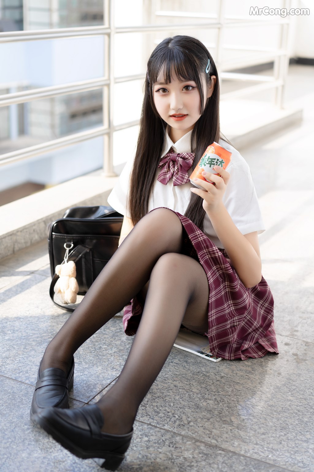 [MTCos] 喵糖映画 Vol.023: 长发JK萌妹 (44 images)