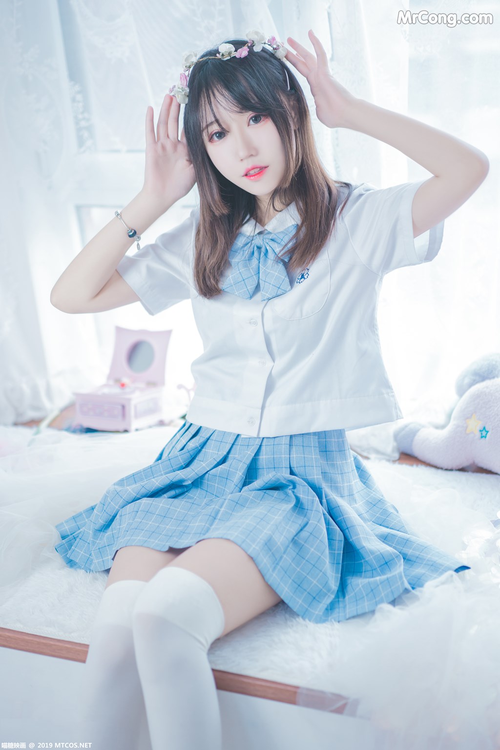 [MTCos] 喵糖映画 Vol.019: 蓝白梦幻少女 (46 images)