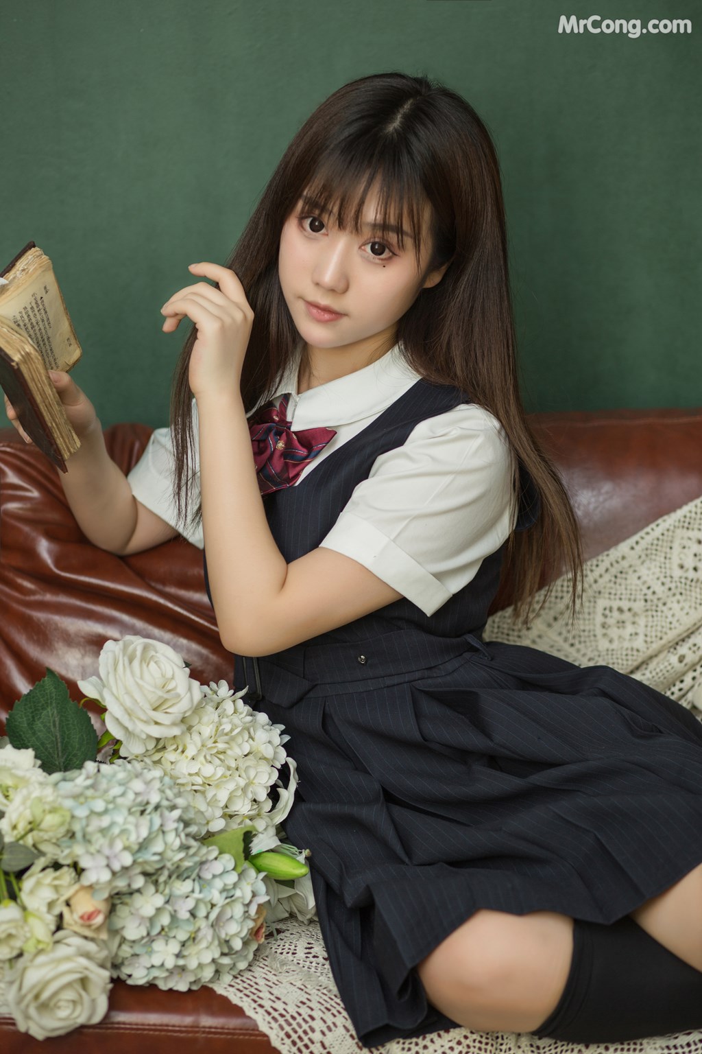 [MTCos] 喵糖映画 Vol.004: 镜酱 文静学妹 (40 images)