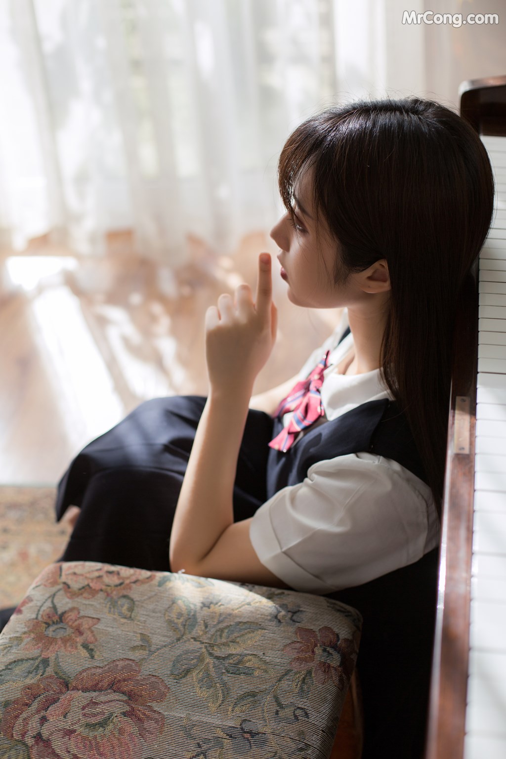 [MTCos] 喵糖映画 Vol.004: 镜酱 文静学妹 (40 images)