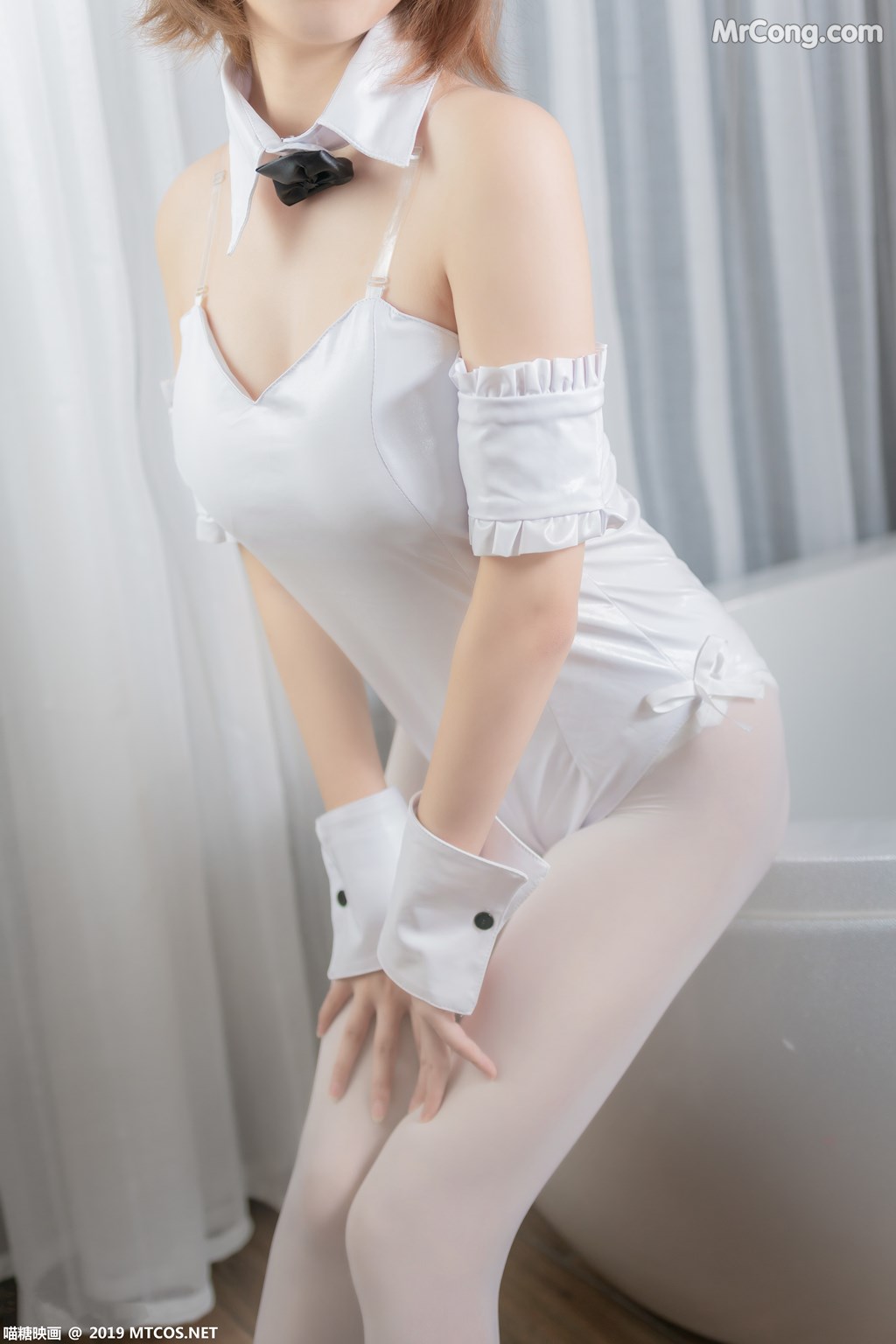 [MTCos] 喵糖映画 Vol.041: 白色兔女郎 (42 images)