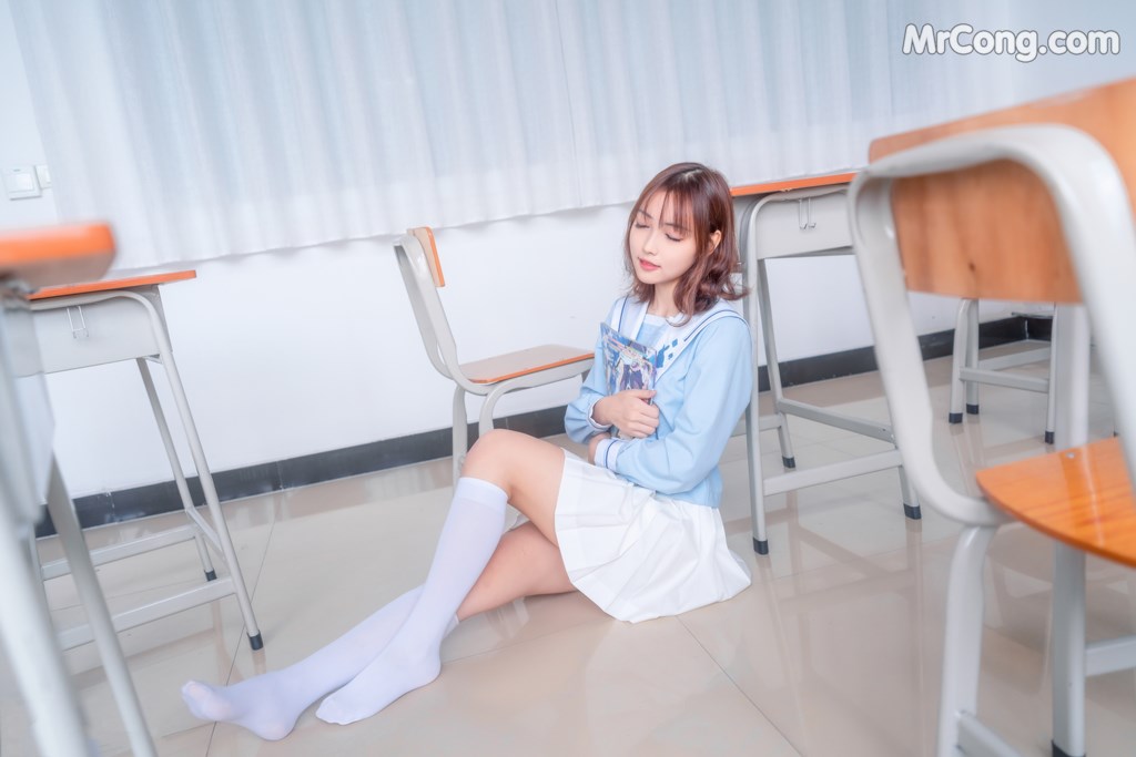 [MTCos] 喵糖映画 Vol.009: 小黄鸭与白丝 (43 images)