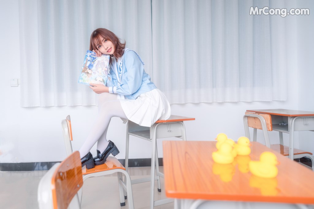 [MTCos] 喵糖映画 Vol.009: 小黄鸭与白丝 (43 images)