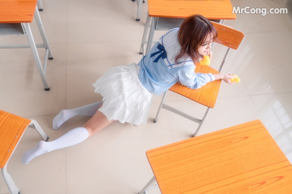 [MTCos] 喵糖映画 Vol.009: 小黄鸭与白丝 (43 images)