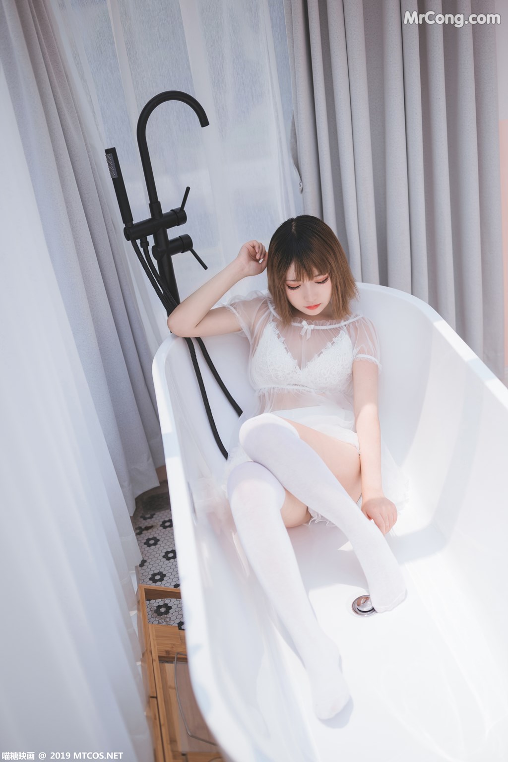 [MTCos] 喵糖映画 Vol.025: 白色の物语 (42 images)