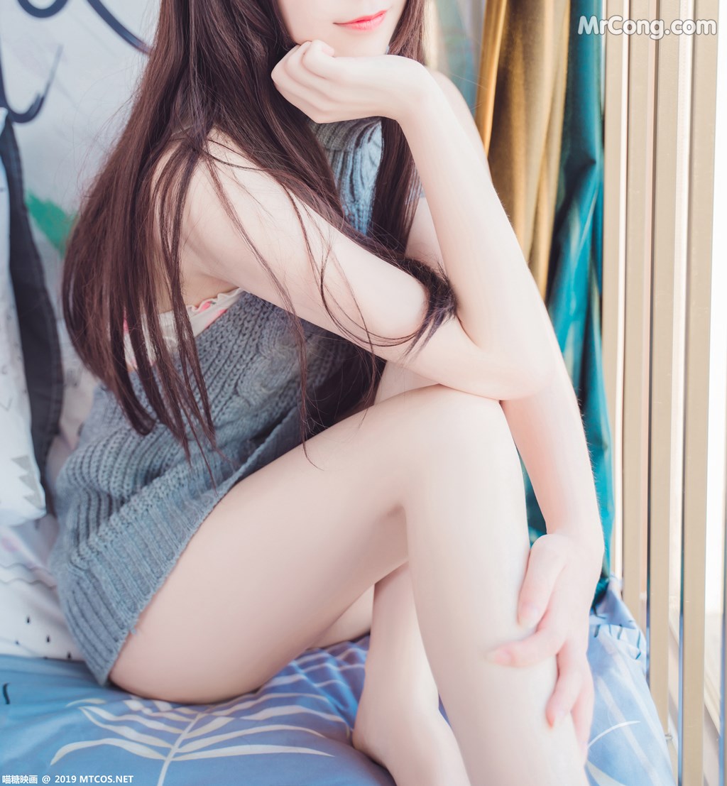 [MTCos] 喵糖映画 Vol.030: 露背毛衣 (39 images)