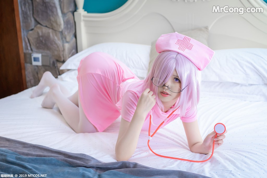 [MTCos] 喵糖映画 Vol.033: 粉红护士 (47 images)