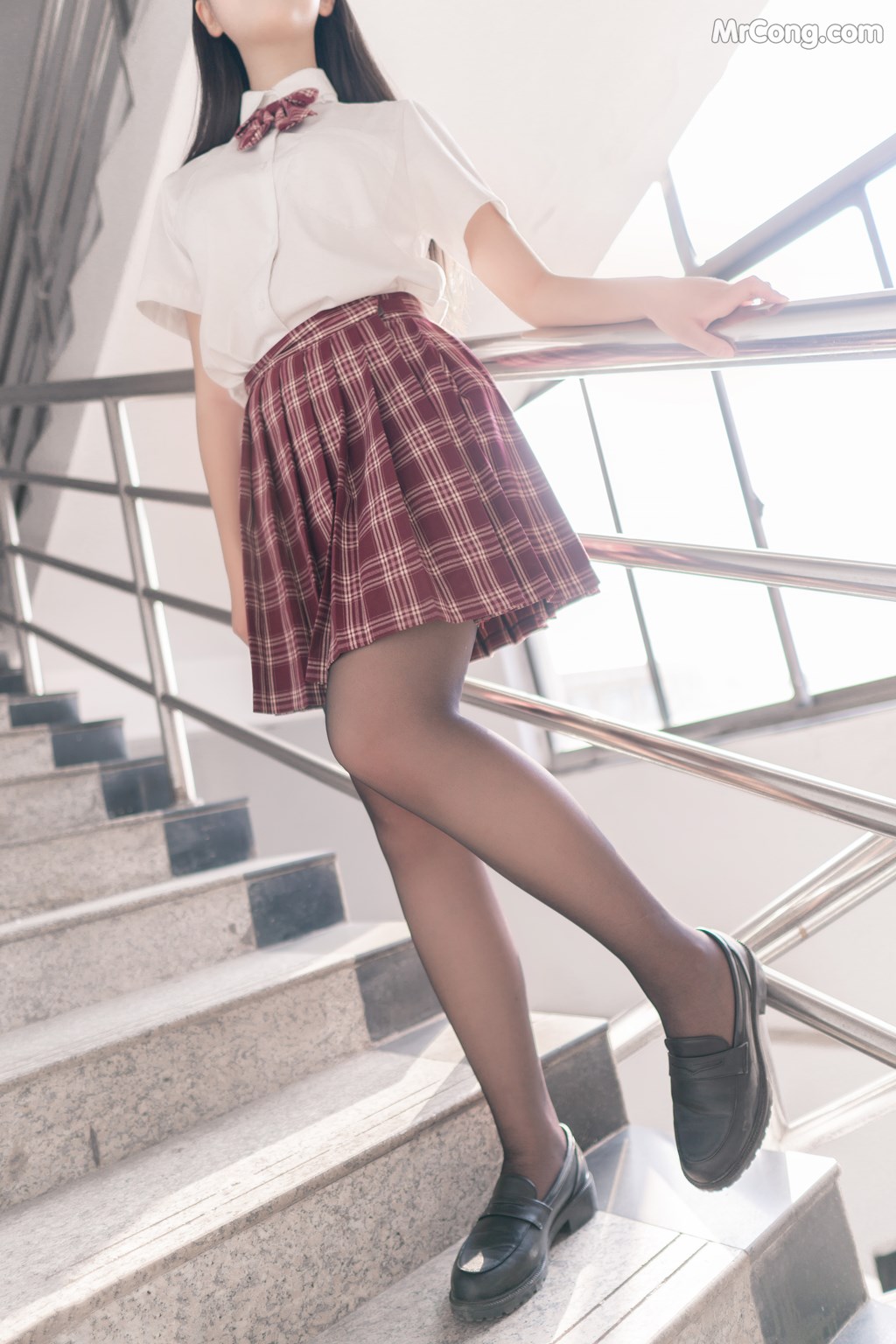 [MTCos] 喵糖映画 Vol.023: 长发JK萌妹 (44 images)