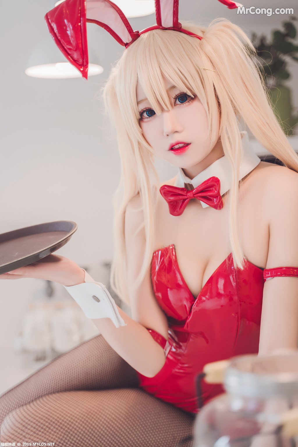 [MTCos] 喵糖映画 Vol.021: 黑网袜红色兔女郎 (40 images)