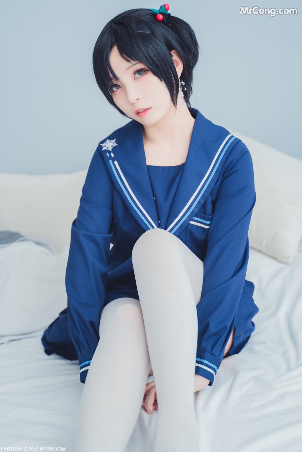 [MTCos] 喵糖映画 Vol.010: 大眼JK妹 (40 images)