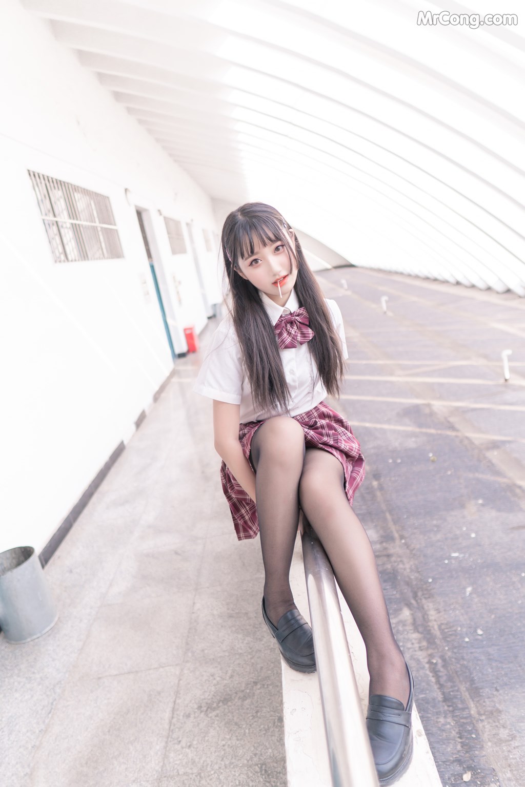 [MTCos] 喵糖映画 Vol.023: 长发JK萌妹 (44 images)