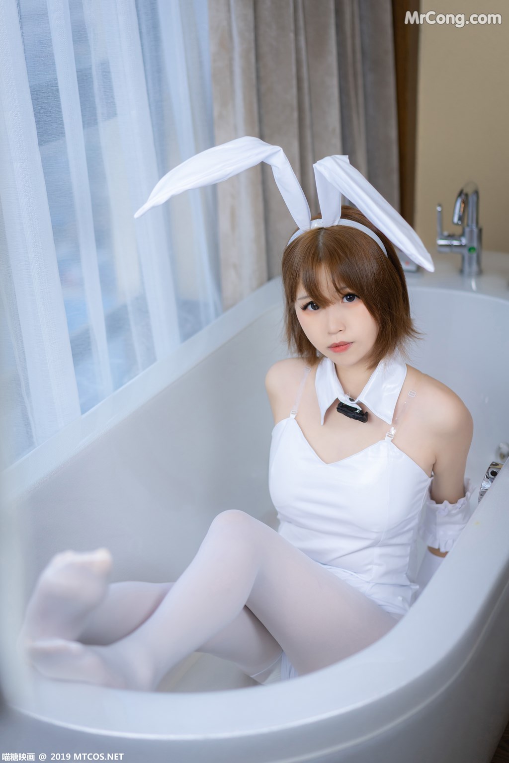[MTCos] 喵糖映画 Vol.041: 白色兔女郎 (42 images)