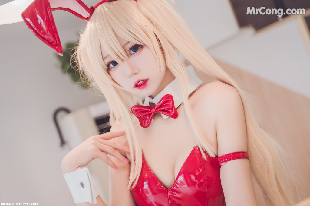 [MTCos] 喵糖映画 Vol.021: 黑网袜红色兔女郎 (40 images)